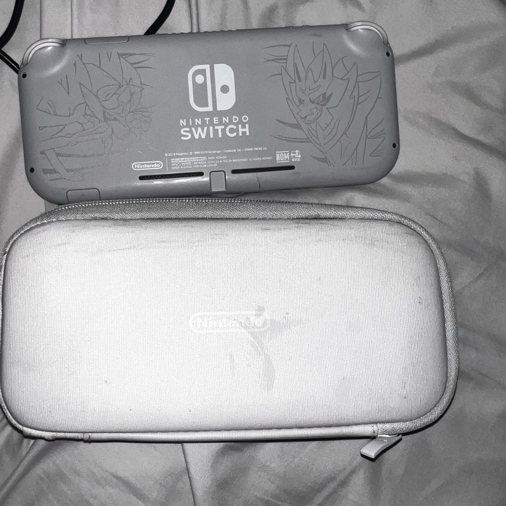 Special Edition 2019 Pokémon Nintendo Switch Lite Gray with Red and Blue Buttons - Picture 5 of 8